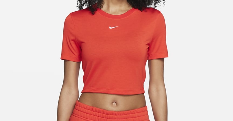 Crop top Nike Essential (24,99€)