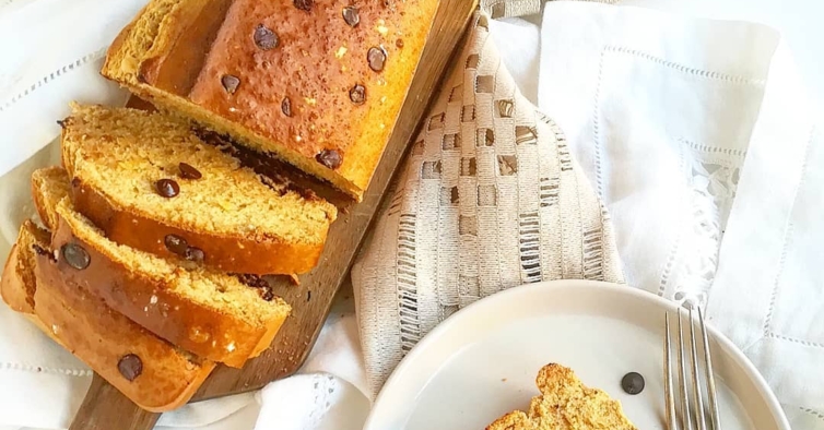 Pão brioche (ou bolo) com pepitas de cacau