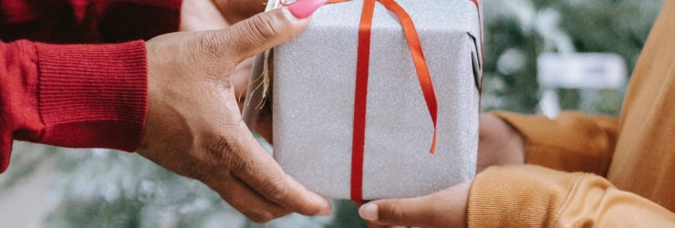 14 sugestões de presentes para o amigo secreto de marcas setubalenses até 15€