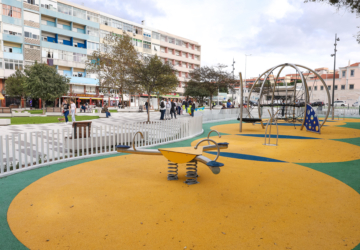 Parque infantil e áreas de lazer. Já foi inaugurada a obra de requalificação da Praça do Brasil